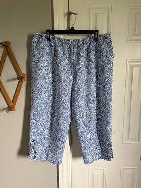 Blair Blue and White Printed Capris
